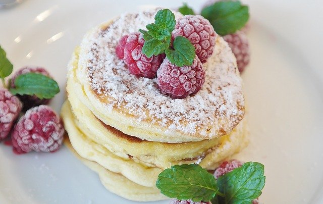 pancake-powder and berries
